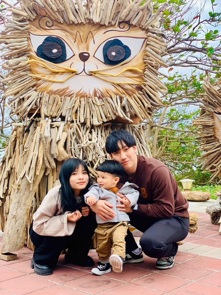 超過兩公尺高的貓藝術作品相當吸睛。民眾提供