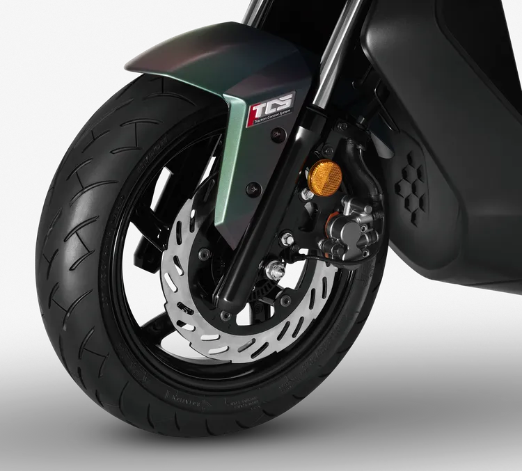 MMBCU配備BOSCH 10 ABS防鎖死煞車系統與TCS循跡防滑系統，應對惡劣路況與緊急剎車情境，提供穩定可靠的制動效果。業者提供