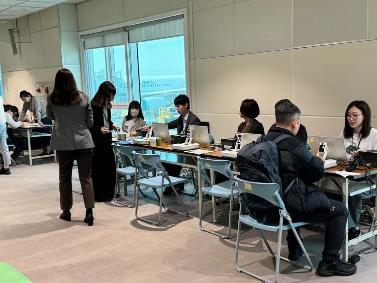 「台日機場入境事先確認」旅客可於候機室內辦理入境事先確認。桃機提供