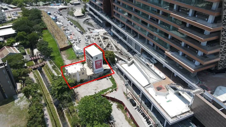 鳳山車站南側計畫道路曹謹路中央的牴觸戶將搬遷。翻攝畫面