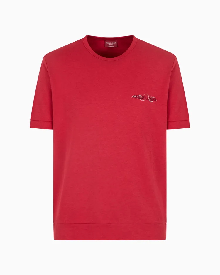 GIORGIO ARMANI新年系列紅色T恤，3萬4800元。品牌提供