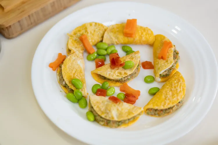 賴清德製作寵物年菜「黃金旺旺金元寶」。總統府提供