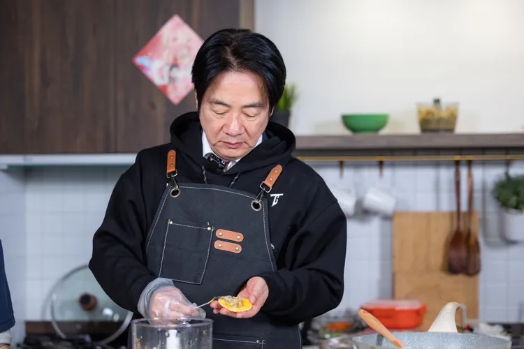 賴清德與方思懿兩位料理都超受四位狗狗評審青睞。總統府提供