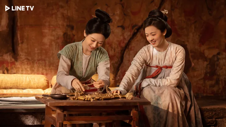 楊紫（右）帶邵芸脫離苦海，結果仍無法挽救悲劇。LINE TV提供