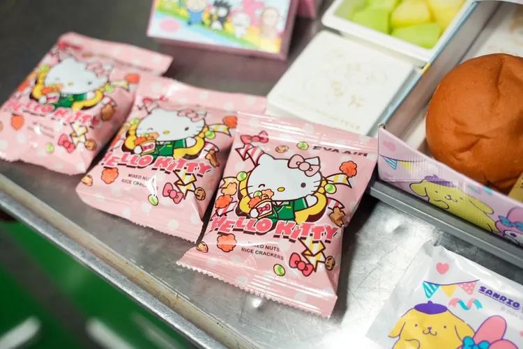 提供商務艙旅客享用的米果。田欣雲攝影