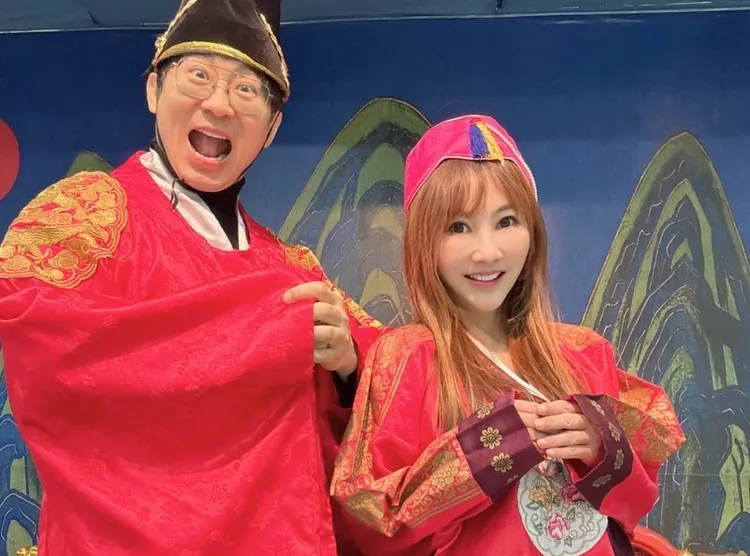 王宥忻與老家翁總合體拜年。圖／固力狗提供