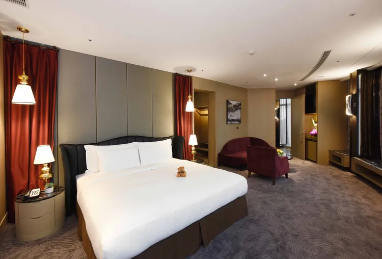 福容會員單筆消費滿2000元，即可參加抽獎，有機會贏得福容桃園機場捷運A8店福容套房住宿券（價值3萬6080元）。業者提供