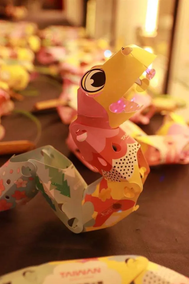 即日起，入住福容台灣燈會住房專案，即可獲得兩只「蹓蹓蛇」小提燈。交通部觀光署行政資訊網提供