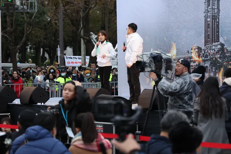 學姊、民眾黨台北市議員黃瀞瑩登台發言。記者 李俊毅攝