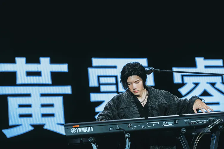 黃霆睿接力演出。相信音樂提供