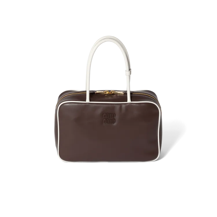 Miu Miu Beau皮革肩背包。品牌提供