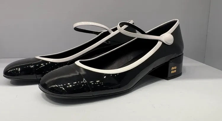 更加圓潤的瑪莉珍鞋。張家玲攝