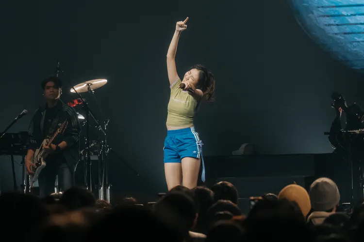 9m88邊唱邊脫，嗨翻全場。圖／KKLIVE X 爵士寶貝提供