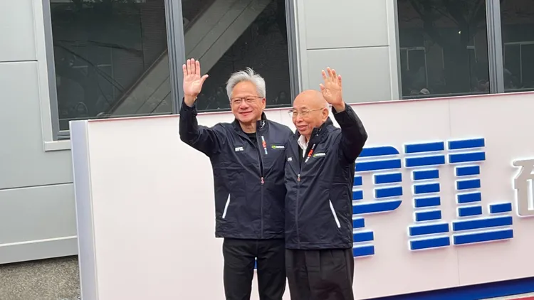 黃仁勳與矽品精密董事長蔡祺文合作27年。鮮明攝