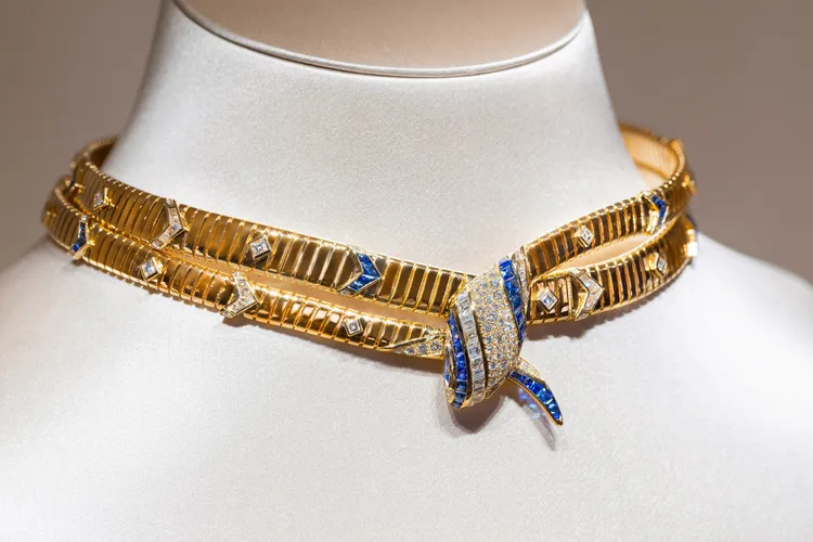 Serpenti Tubogas系列頂級藍寶石與鑽石項鍊。品牌提供