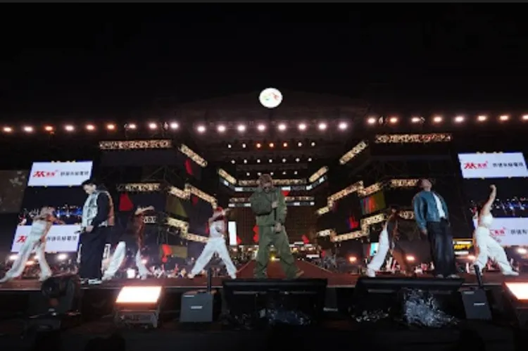 本土天團玖壹壹打頭陣，現身台中水湳跨年晚會。三立提供