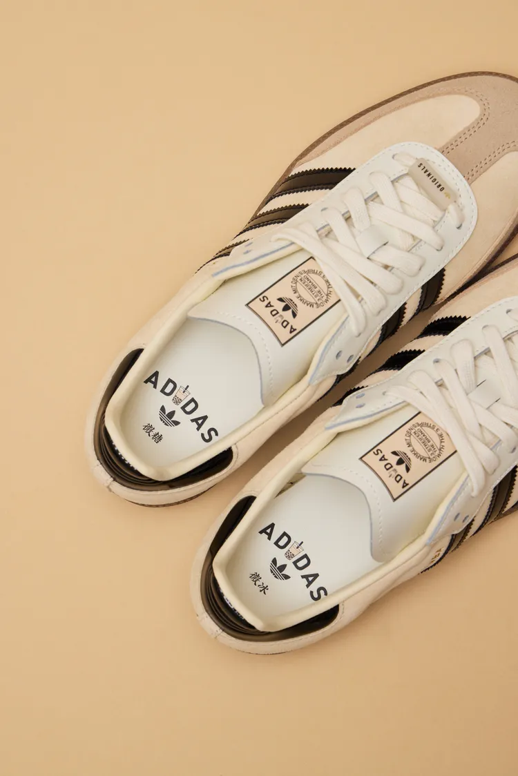 左右鞋墊分別印有「微糖」與「微冰」字樣。品牌提供