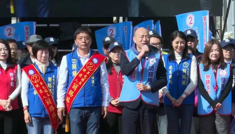 韓國瑜說，他離開高雄3年間很少出門，只有草屯前鎮長簡景賢及許淑華縣長邀請才會來。翻攝簡賜勝臉書