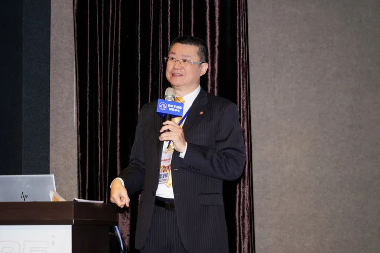 永慶房產集團業務總經理葉凌棋表示，2025年房市將呈「量縮價跌」格局，建議購屋族可以積極賞屋。永慶房產集團提供