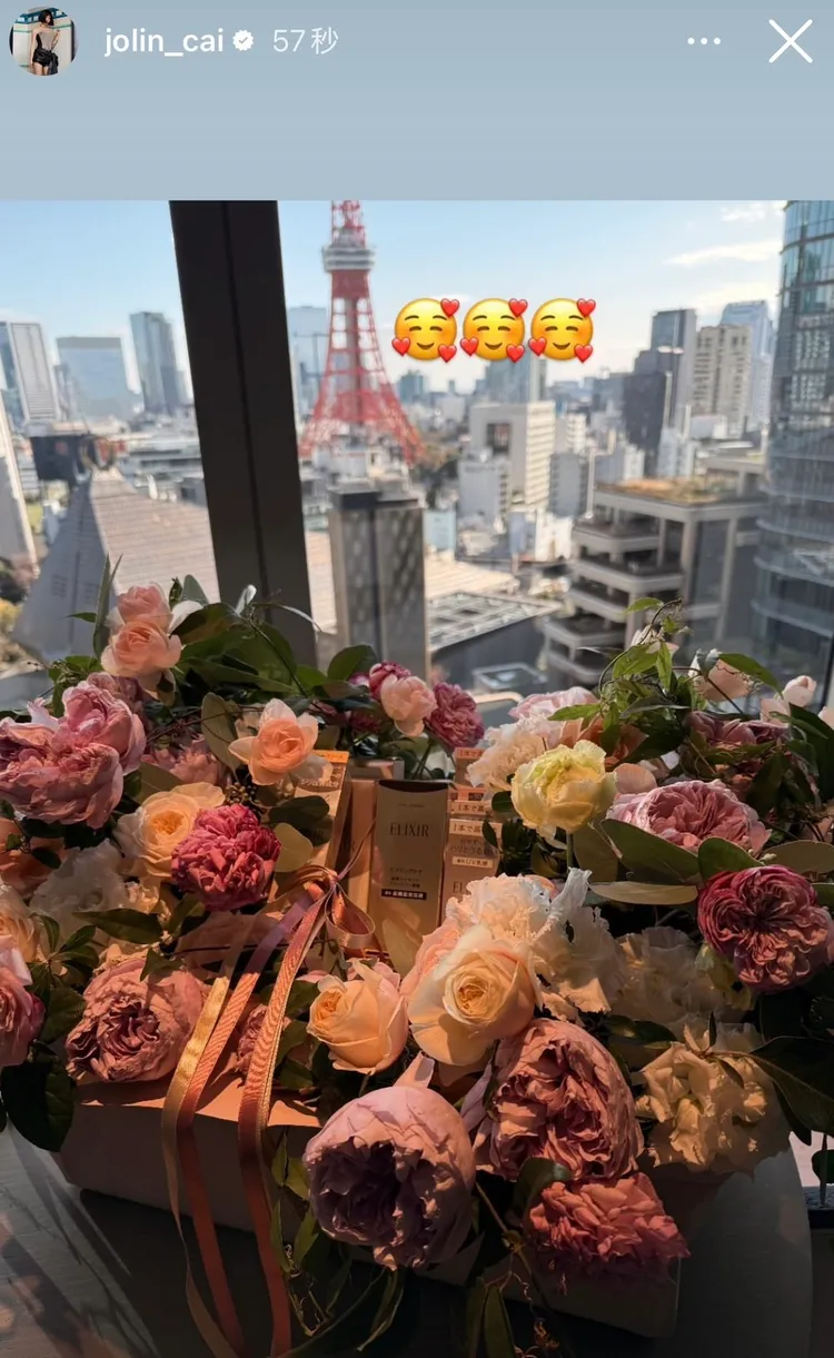 她也在IG現實動態曬出ELIXIR送上的花禮。翻攝Jolin IG