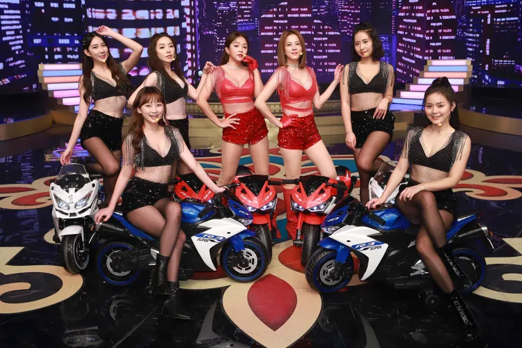 賴慧如、蘇晏霈開跳《愛的主打歌》。民視提供