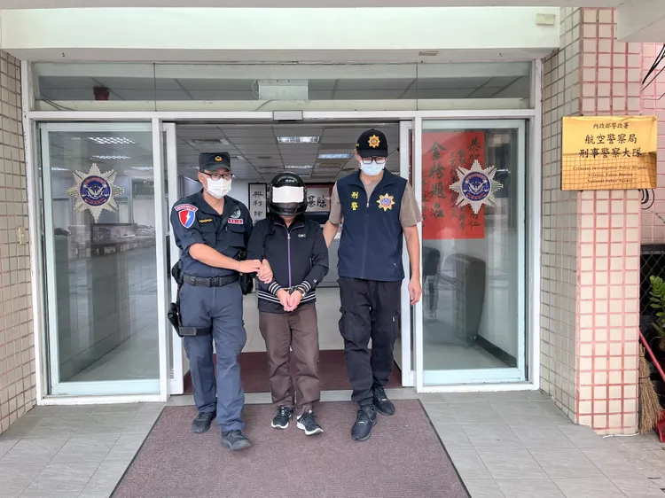 泰籍男子移送。航警局提供