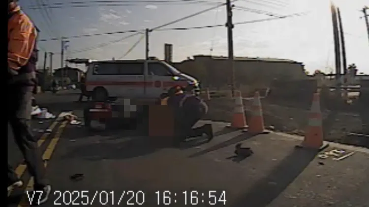 2人倒地後失去生命跡象，送醫後仍回天乏術。民眾提供