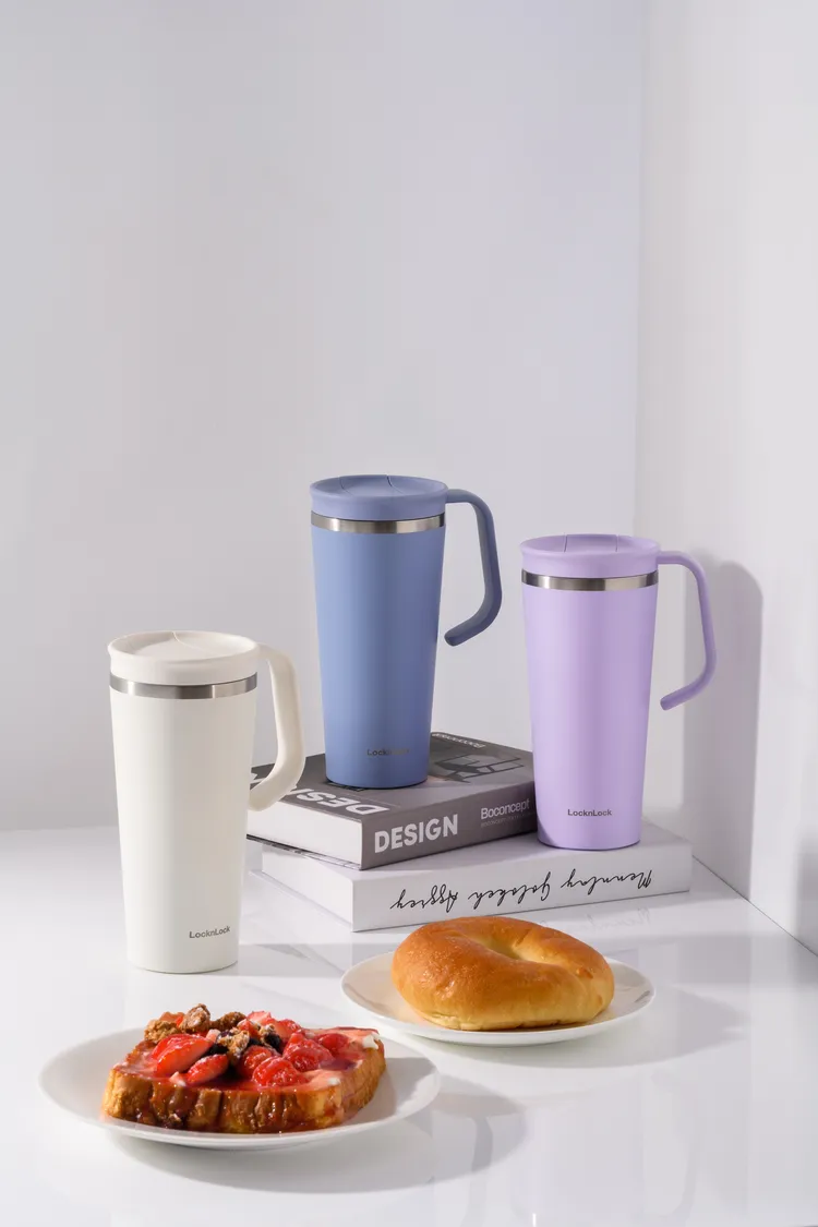 樂扣樂扣新春檔期特揀選推薦兩款秋冬新品暢銷熱賣色系與一款門市獨賣隨行杯瓶品項推出超值優惠，「都會生活随行保温杯」600ml，包括月光白、寧靜藍兩款色系，原價1209元，特價599元，是林口三井OUTLET二館門市限定款，全台獨家專賣。業者提供