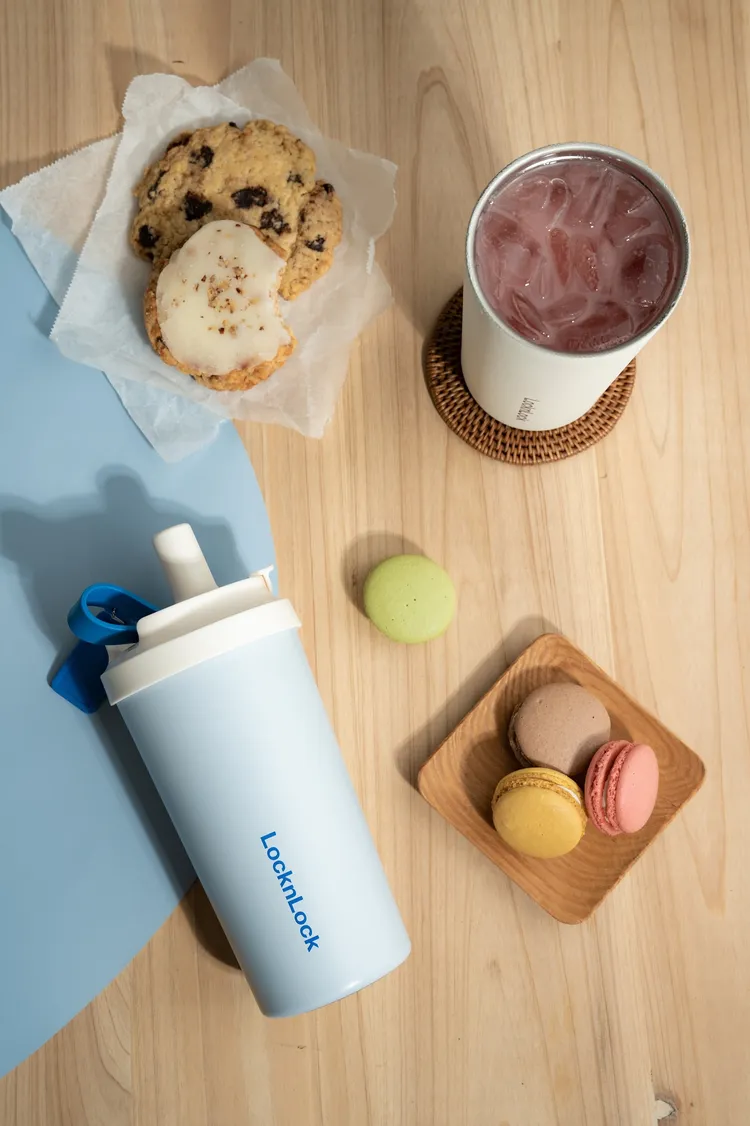 樂扣樂扣新春檔期特揀選推薦兩款秋冬新品暢銷熱賣色系與一款門市獨賣隨行杯瓶品項推出超值優惠，其中「樂扣樂扣綿綿奶蓋不鏽鋼吸管隨行杯」500ml蘇打奶蓋，原價1489元，特價799元。業者提供