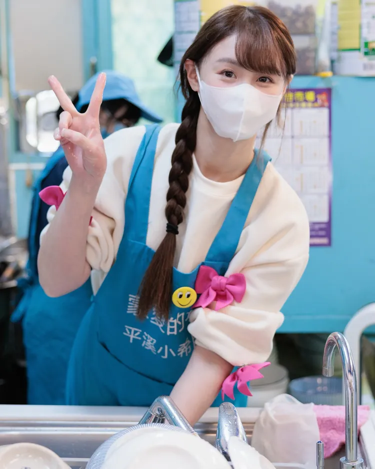 短今初二回娘家，幫忙洗碗一整天。翻攝短今臉書