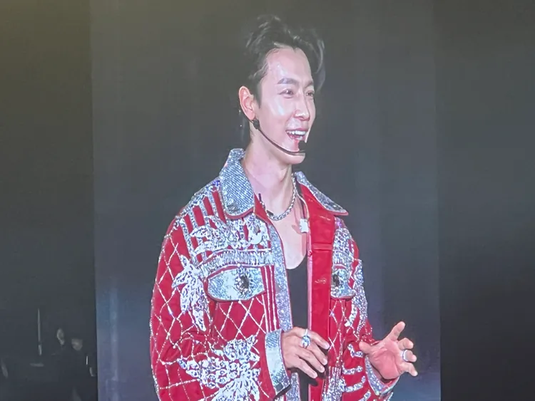 東海粉絲吃醋粉絲昨天去看珉豪，打趣說要教訓粉絲。讀者提供