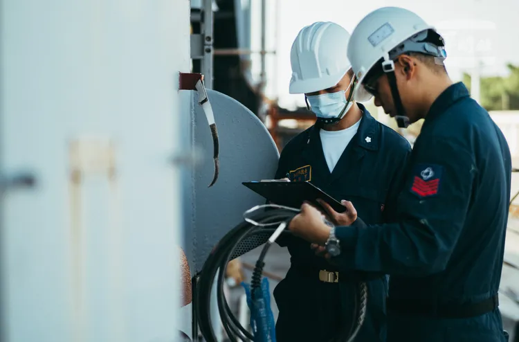 作戰長掌握官兵是否按照期程完成進度。軍聞社提供