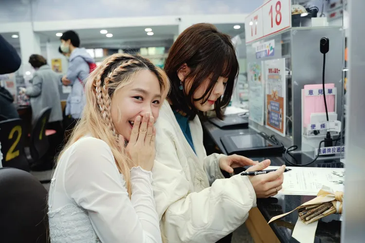 黃云歆結婚了，開心燦笑。翻攝黃云歆FB