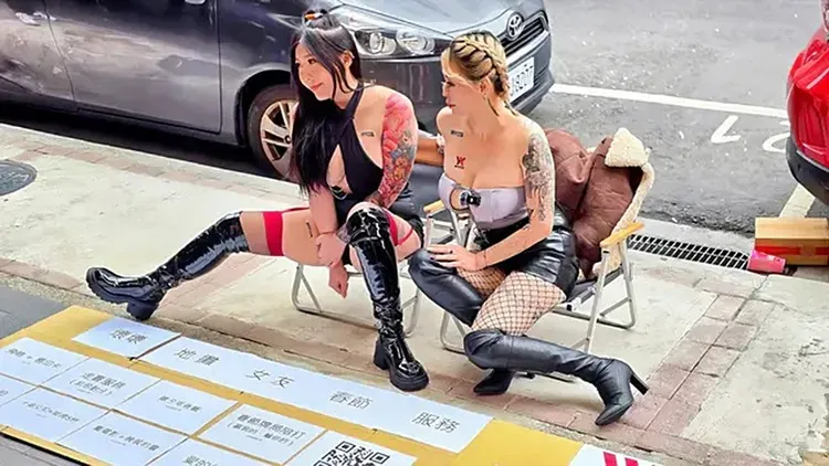 有網友在Dcard發文表示，在西門町看到「地攤女友」的服務。翻攝自Dcard