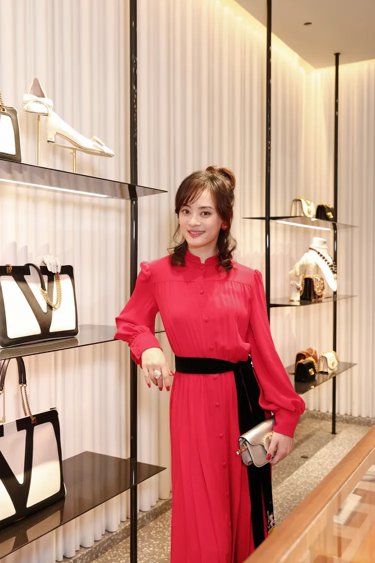 孫儷穿著Valentino早春系列的紅色長裙。品牌提供