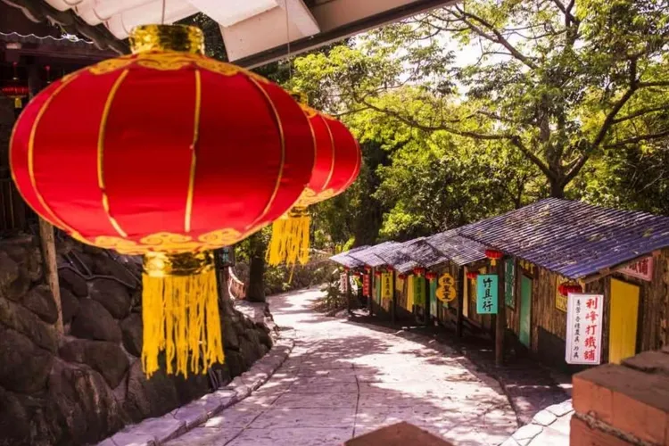 白河台灣萬里長城園區有古色古香的老街造景。園區提供