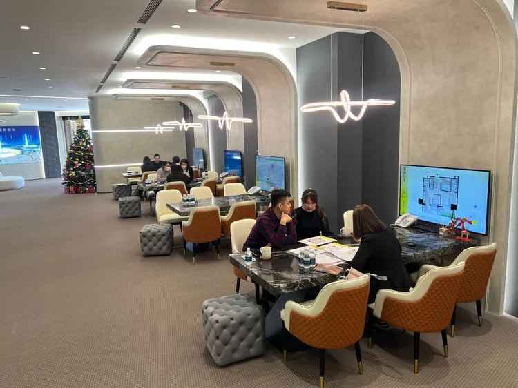 漢神巨蛋商圈預售案「郡都巨蛋」近期開始接待客戶，房價全面挑戰成交6字頭。葉家銘攝