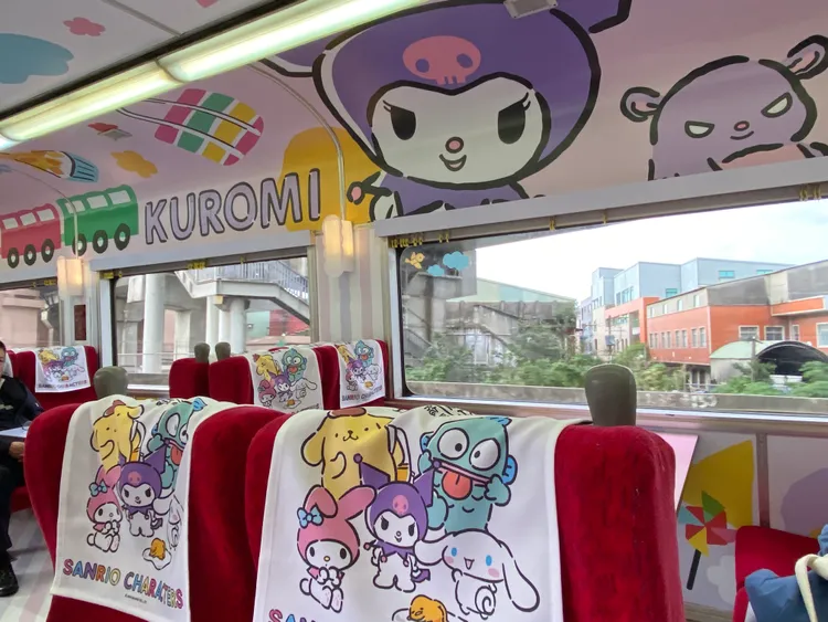 「環島之星萌旅號」以美樂蒂、布丁狗等6大星角色設計列車內裝。莊偉祺攝