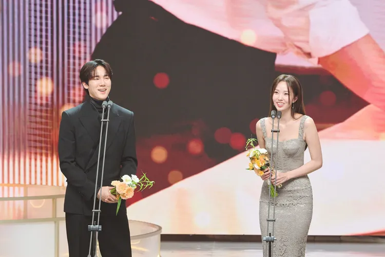 柳演錫（左）、蔡秀彬劇中被稱為「司珠CP」。翻攝MBC