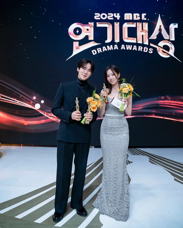 柳演錫（左）、蔡秀彬是同門師兄妹，因《現在撥打的電話》被送作堆。翻攝KINGKONG BY STARSHIP IG