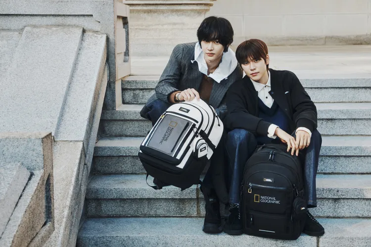 元彬（左）、恩奭（右）拍攝國家地理形象照。品牌提供