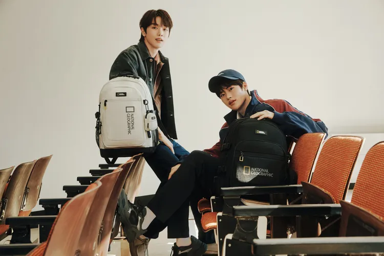 成燦（左）、炤熙（右）拍攝國家地理形象照。品牌提供
