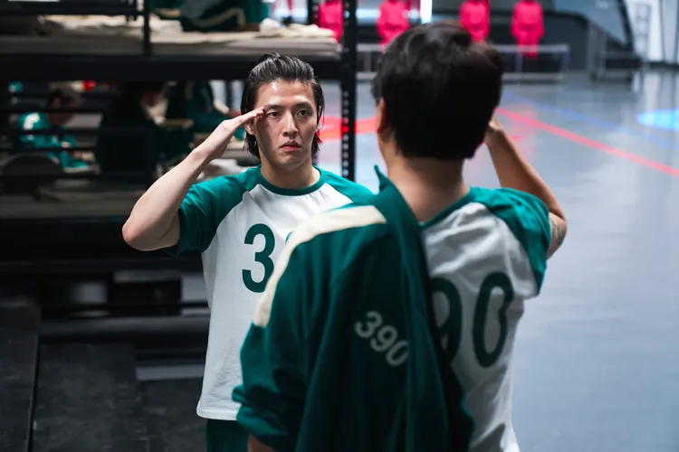 李誓環（右）劇中跟姜河那都是海軍陸戰隊出身，化學反應爆表。Netflix提供