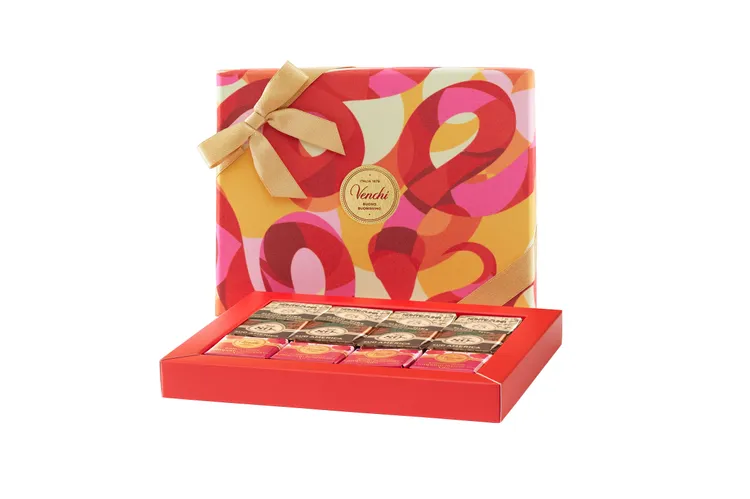 Venchi「璀璨金蛇巧克力薄片禮盒」，750元。品牌提供