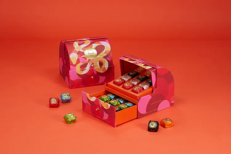Venchi「璀璨金蛇巧克力珠寶禮盒」，2880元。品牌提供