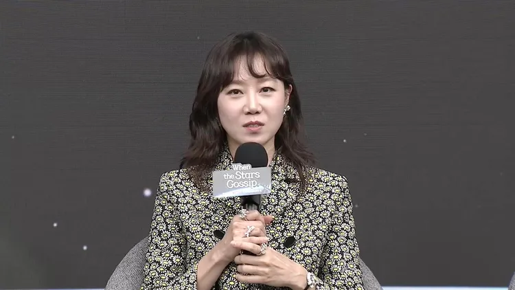 孔孝真忍受不了思念，不想體驗上太空。Netflix提供