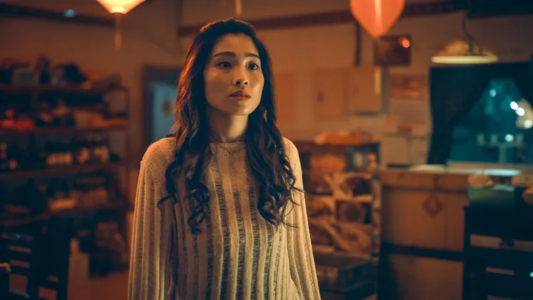 阮秋姮飾演越南小吃店老闆娘「紅雲」。公視、中華電信、瀚草文創提供