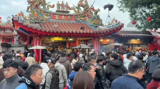 南投紫南宫发财金夯!初一涌10万人参拜 元旦迄今借出6000万
