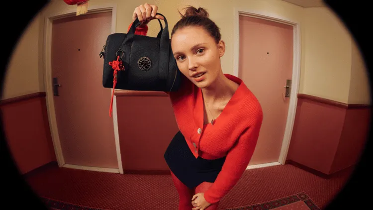 猴哩大福大貴系列「蛇麼包」圓筒包- BINA M，晉升健身一族的最愛。