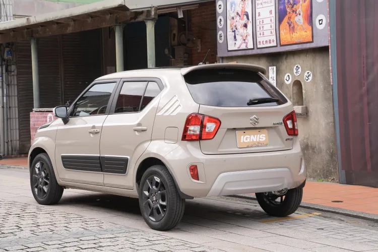 IGNIS探險特仕車即日起推出舊換新63.5萬元起的購車優惠，讓消費者能輕鬆擁抱風格獨具的輕油電日系進口小車。黃天佑攝